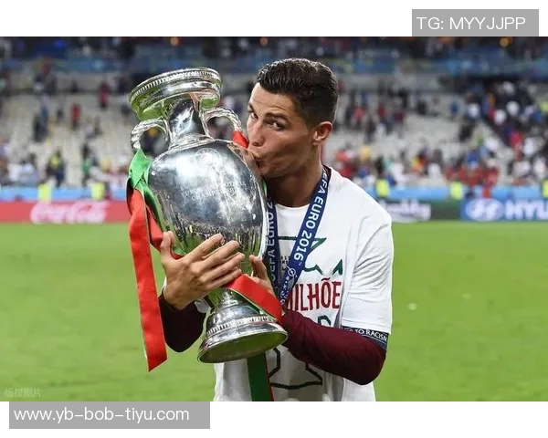 马丁内斯称赞C罗态度决定国家队主力地位30场比赛贡献25球彰显重要性